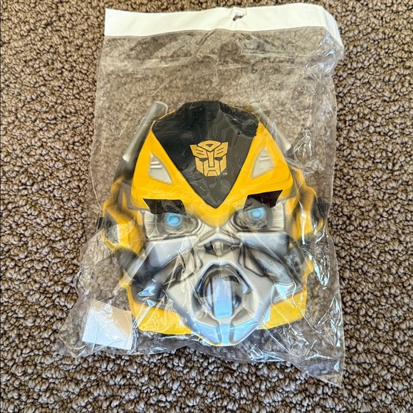 Hasbro Transformer Bumblebee Mask New in plastic never used - Picture 2 of 3